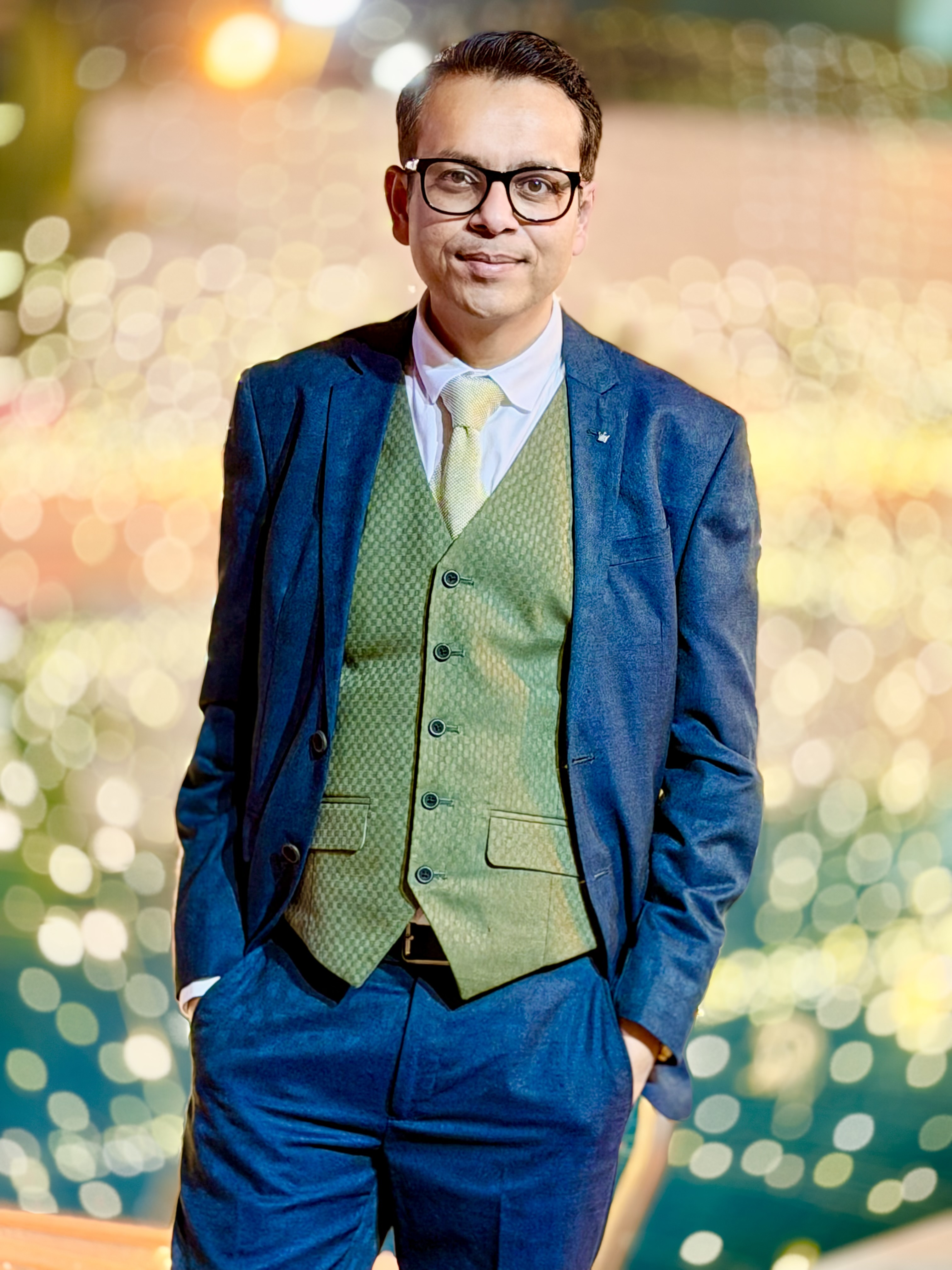 Portrait of Vivek Gupta, author of Unshakeable